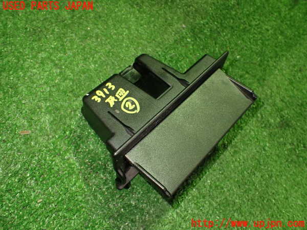 2UPJ-39137822]クラウン エステート(JZS173W)灰皿2 中古_m0003.jpg