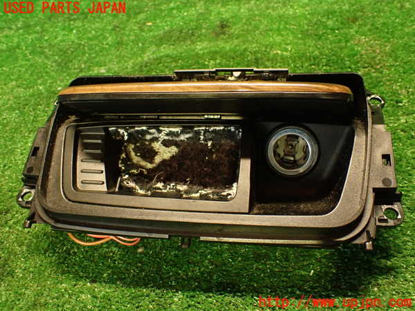 2UPJ-39177821]BMW 323i(VB23)(E90)灰皿1 中古_m0003.jpg