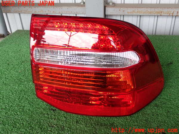 2UPJ-39181530]ポルシェ・カイエン(9PAM5501)右テールランプ 中古_m0001.jpg