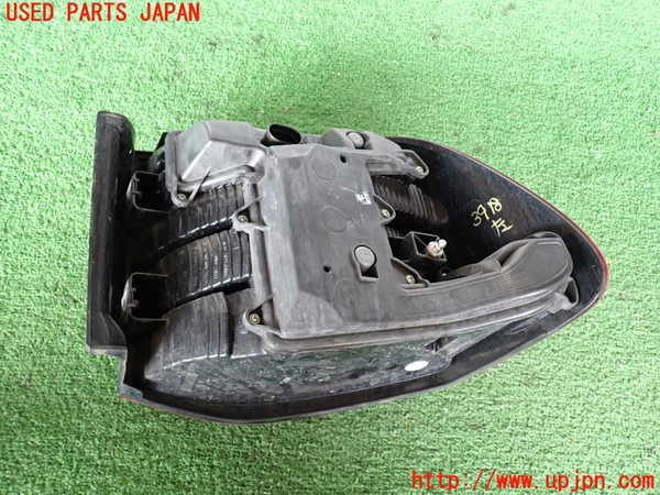 2UPJ-39181536]ポルシェ・カイエン(9PAM5501)左テールランプ 中古_m0004.jpg
