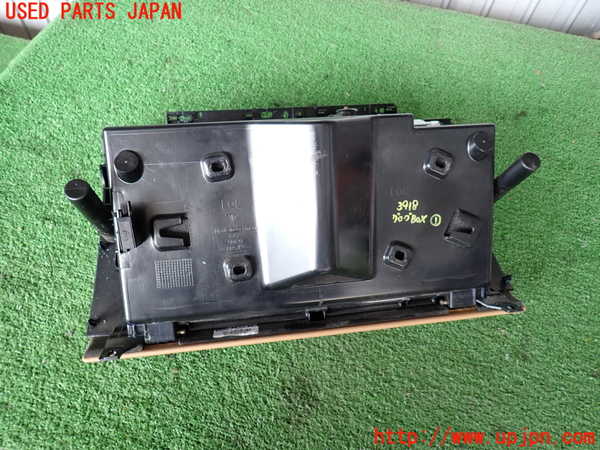 2UPJ-39187516]ポルシェ・カイエン(9PAM5501)グローブボックス1 中古_m0004.jpg