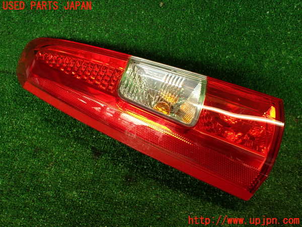 2UPJ-39201552]ボルボ・V70(SB5244W)左リアフィニッシャー 中古_m0001.jpg