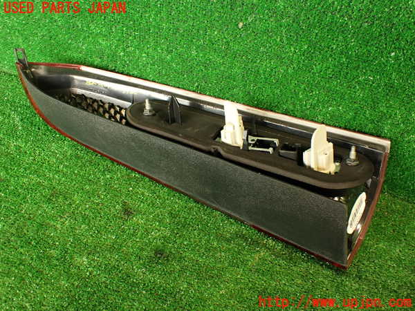 2UPJ-39201552]ボルボ・V70(SB5244W)左リアフィニッシャー 中古_m0002.jpg