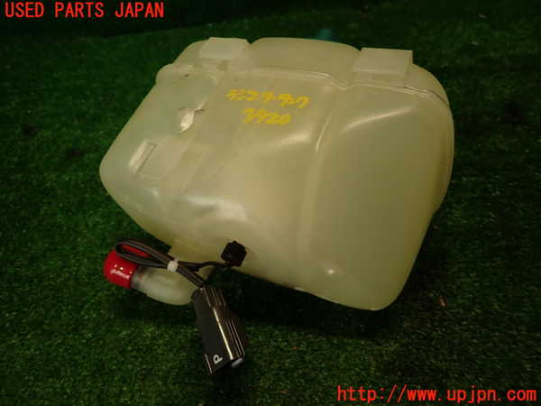 2UPJ-39202410]ボルボ・V70(SB5244W)ラジエータータンク 中古_m0002.jpg
