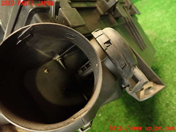 2UPJ-39202560]ボルボ・V70(SB5244W)エアクリーナーボックス 中古_m0003.jpg