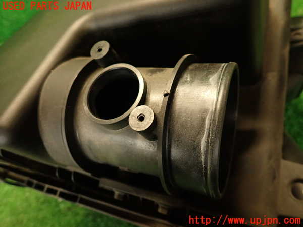 2UPJ-39202560]ボルボ・V70(SB5244W)エアクリーナーボックス 中古_m0004.jpg