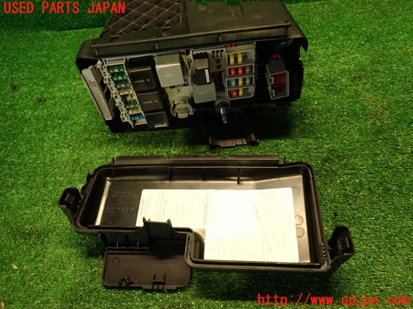 2UPJ-39206741]ボルボ・V70(SB5244W)ヒューズボックス1(EGルーム内助手席側) 中古_m0004.jpg
