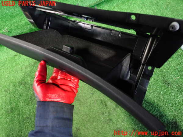 2UPJ-39237516]BMW 318ti(AU20)(E46/5系)グローブボックス1 中古_m0003.jpg