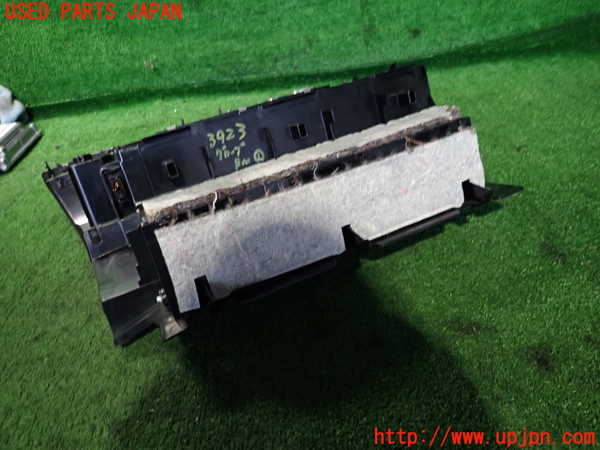 2UPJ-39237516]BMW 318ti(AU20)(E46/5系)グローブボックス1 中古_m0004.jpg