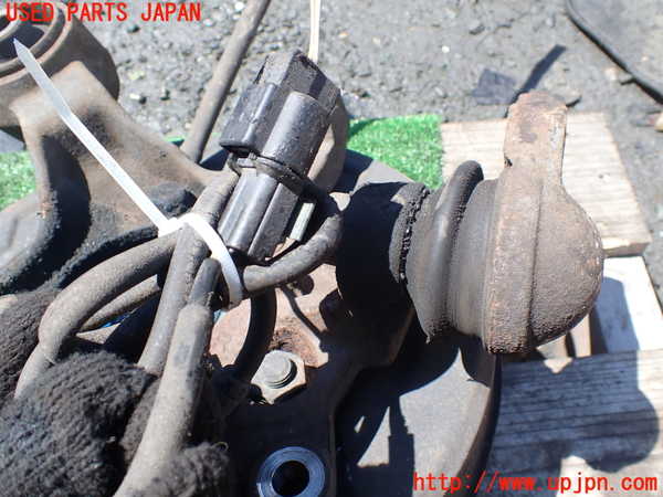 1UPJ-39244300]パジェロ(V75W)右リアナックルハブ 中古_m0003.jpg