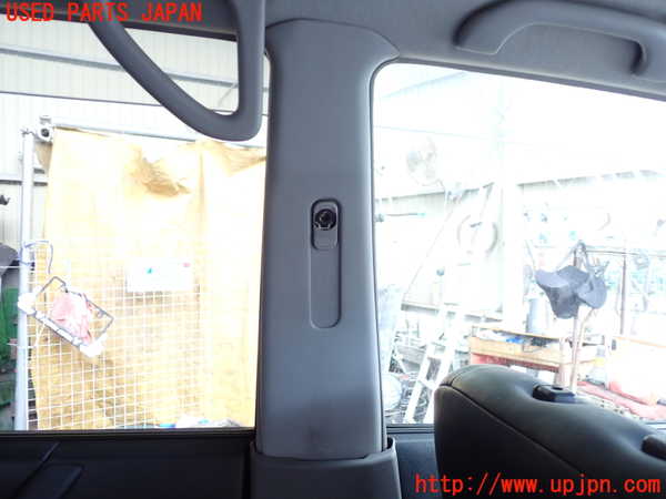 1UPJ-39247670]パジェロ(V75W)左センターピラートリム 中古_m0002.jpg