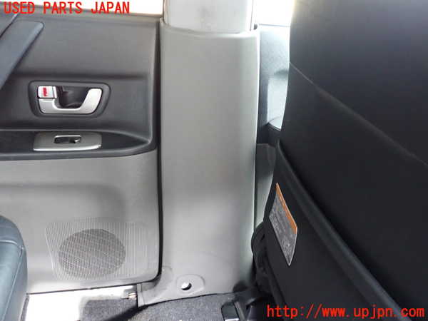 1UPJ-39247670]パジェロ(V75W)左センターピラートリム 中古_m0003.jpg