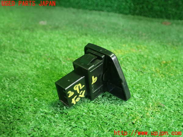 5UPJ-39266240]アバルト・595C(312142)右パワーウィンドウスイッチ 中古_m0002.jpg