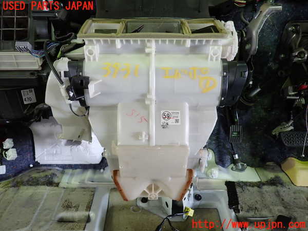 1UPJ-39316081]ヴォクシー(ノア)(AZR60G)エバポレーター1(フロント) 中古_m0001.jpg