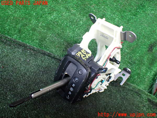 1UPJ-39357555]セレナ Sハイブリッド(HC26)ATシフトレバー 中古_m0001.jpg