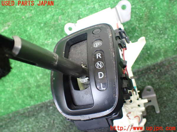 1UPJ-39357555]セレナ Sハイブリッド(HC26)ATシフトレバー 中古_m0002.jpg