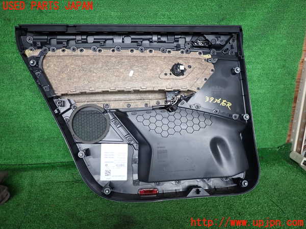 2UPJ-39361294]VW ゴルフ トゥーラン(1TDFG)右後ドア内張り 中古_m0003.jpg