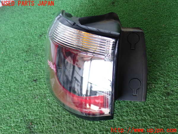 2UPJ-39371536]ジープ・コンパス(M624)左テールランプ 中古_m0002.jpg