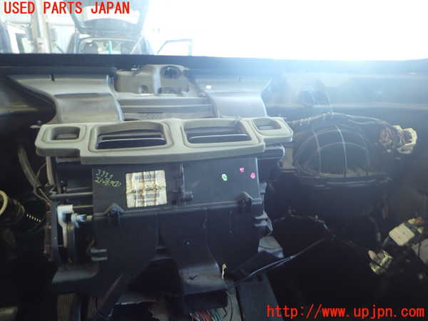 2UPJ-39396081]クライスラー・300C(LX35-)エバポレーター1 中古_m0001.jpg