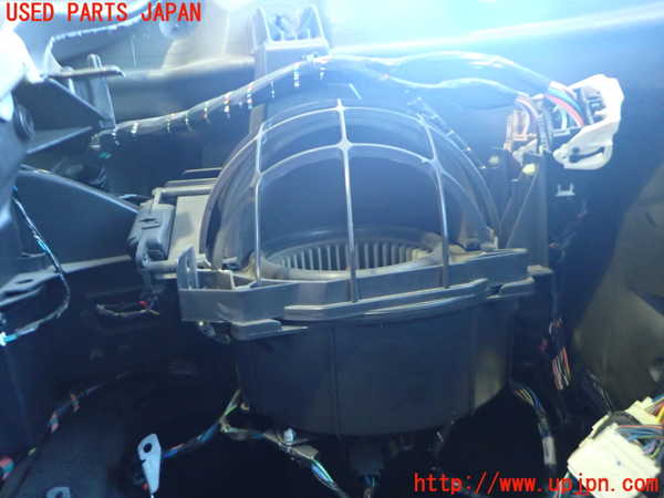 2UPJ-39396081]クライスラー・300C(LX35-)エバポレーター1 中古_m0002.jpg