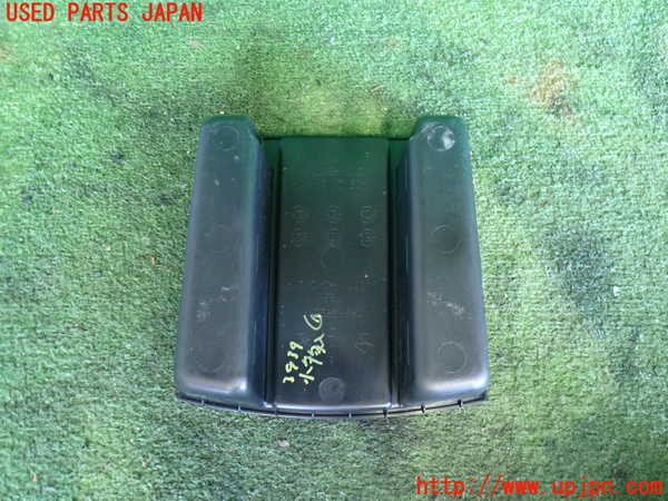 2UPJ-39397841]クライスラー・300C(LX35-)小物入れ1 中古_m0002.jpg