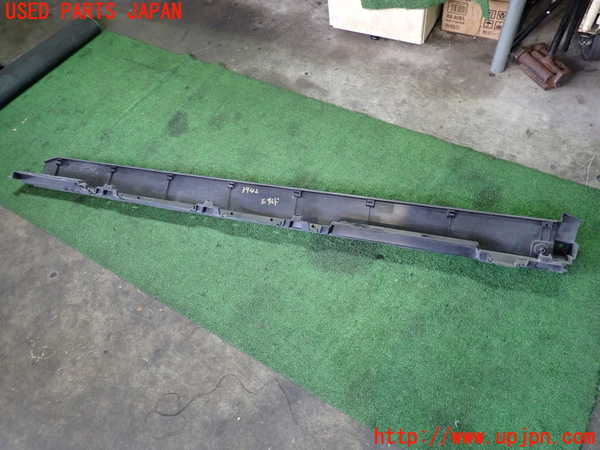 2UPJ-39421390]アウトランダーPHEV(GN0W)右サイドステップ 中古_m0001.jpg