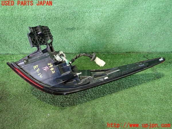 2UPJ-39421536]アウトランダーPHEV(GN0W)左テールランプ 中古_m0003.jpg