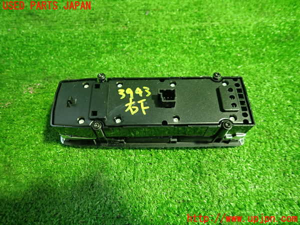 1UPJ-39436240]ベンツ C180 W204(204049)右前パワーウィンドウスイッチ 中古_m0002.jpg
