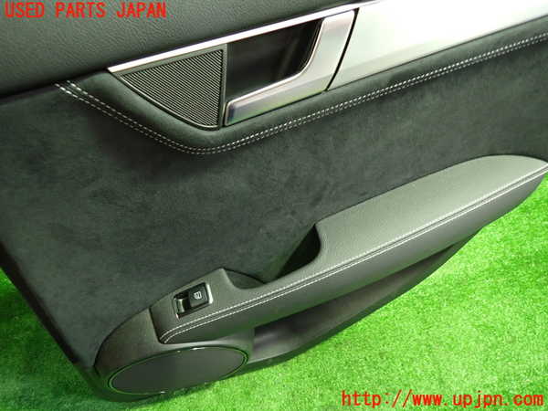 1UPJ-39431294]ベンツ C180 W204(204049)右後ドア内張り 中古_m0002.jpg