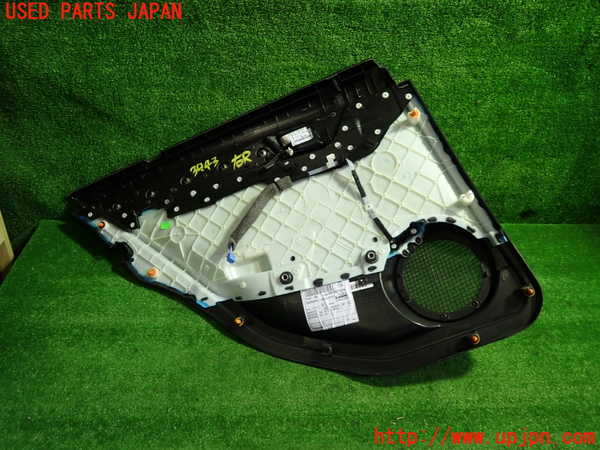 1UPJ-39431294]ベンツ C180 W204(204049)右後ドア内張り 中古_m0003.jpg