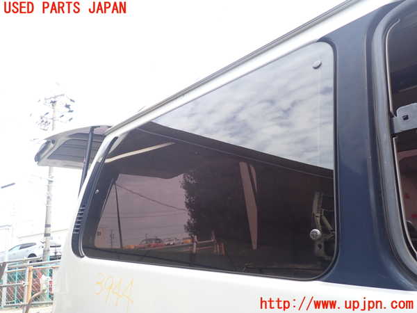 1UPJ-39441380]ハイエースワゴン100系(KZH106W)右クォーターガラス 中古(M2A55)_m0001.jpg