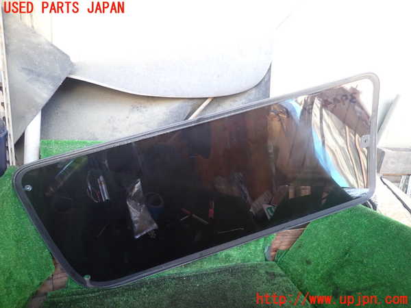 1UPJ-39441370]ハイエースワゴン100系(KZH106W)右サイドセンターガラス 中古(M2A55)_m0002.jpg
