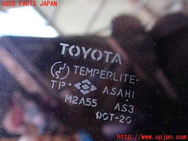 1UPJ-39441370]ハイエースワゴン100系(KZH106W)右サイドセンターガラス 中古(M2A55)_m0003.jpg