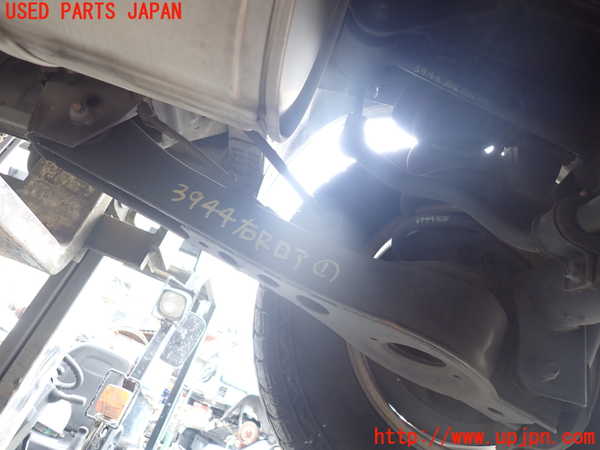 1UPJ-39445200]ハイエースワゴン100系(KZH106W)右リアロアアーム1 中古_m0001.jpg