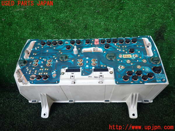 1UPJ-39446170]ハイエースワゴン100系(KZH106W)スピードメーター 中古_m0003.jpg