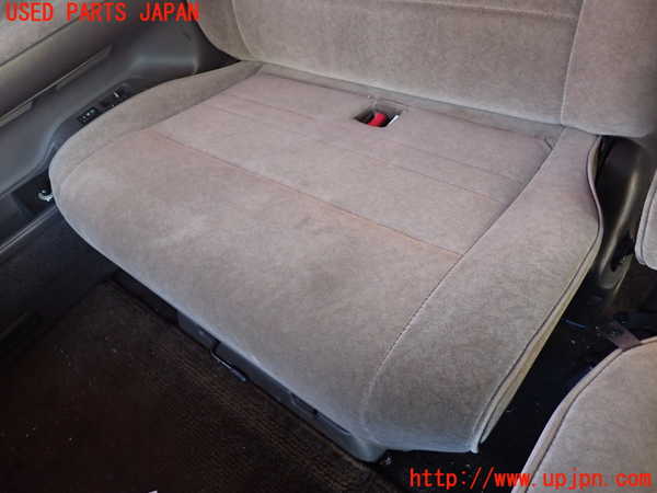 1UPJ-39447145]ハイエースワゴン100系(KZH106W)右2列目シート 中古_m0003.jpg