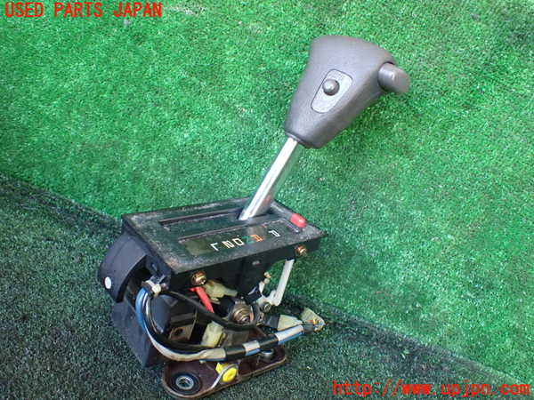 1UPJ-39447555]ハイエースワゴン100系(KZH106W)ATシフトレバー 中古_m0001.jpg