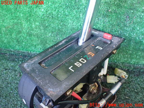 1UPJ-39447555]ハイエースワゴン100系(KZH106W)ATシフトレバー 中古_m0002.jpg