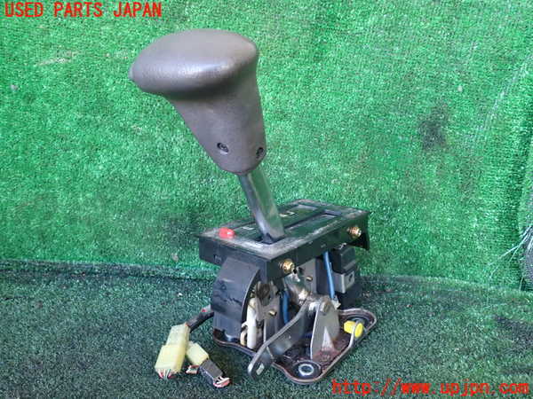 1UPJ-39447555]ハイエースワゴン100系(KZH106W)ATシフトレバー 中古_m0003.jpg
