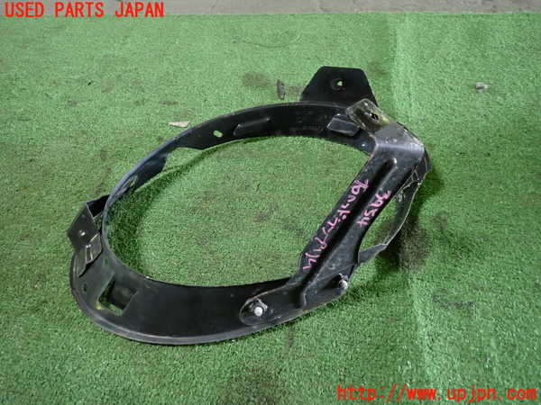 1UPJ-39541140]VW ニュービートルカブリオレ(1YAZJ)右ヘッドライトリム 中古_m0002.jpg