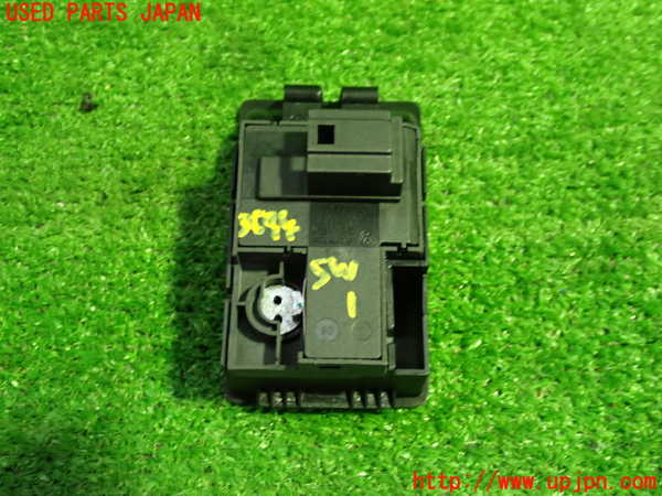 1UPJ-39546306]VW ニュービートルカブリオレ(1YAZJ)スイッチ1(給油口 トランク) 中古_m0002.jpg