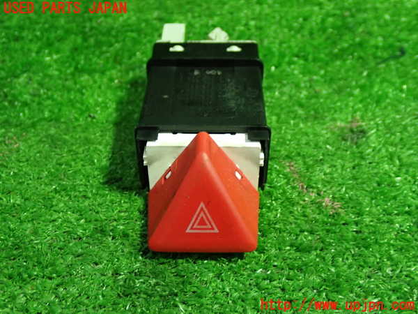 1UPJ-39546290]VW ニュービートルカブリオレ(1YAZJ)ハザードスイッチ 中古_m0001.jpg