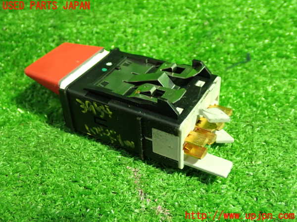 1UPJ-39546290]VW ニュービートルカブリオレ(1YAZJ)ハザードスイッチ 中古_m0002.jpg