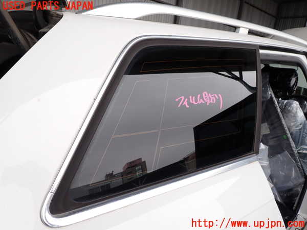 2UPJ-39601380]アウディ・A4 アバント(8EALT)右クォーターガラス 中古(43R-00081 M30A)_m0002.jpg