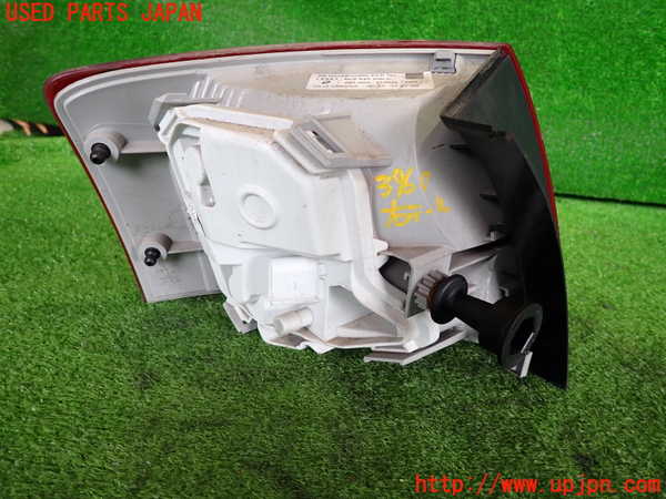 2UPJ-39601530]アウディ・A4 アバント(8EALT)右テールランプ 中古_m0003.jpg