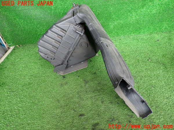 2UPJ-39602560]アウディ・A4 アバント(8EALT)エアクリーナーボックス 中古_m0001.jpg