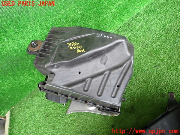 2UPJ-39602560]アウディ・A4 アバント(8EALT)エアクリーナーボックス 中古_m0004.jpg
