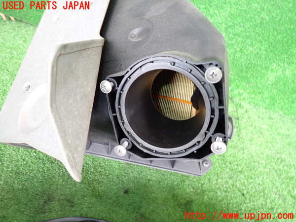 2UPJ-39602560]アウディ・A4 アバント(8EALT)エアクリーナーボックス 中古_m0005.jpg