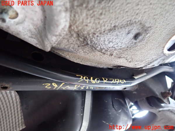 2UPJ-39605445]アウディ・A4 アバント(8EALT)リアスタビライザー 中古_m0001.jpg