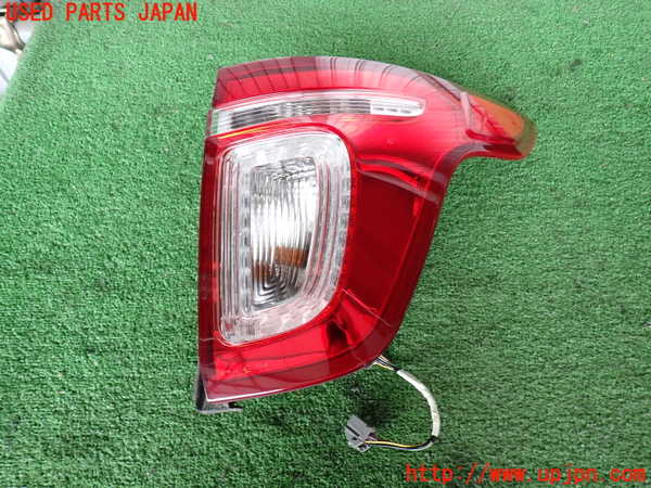 2UPJ-39611530]エクスプローラー(1FMHK9)右テールランプ 中古_m0001.jpg